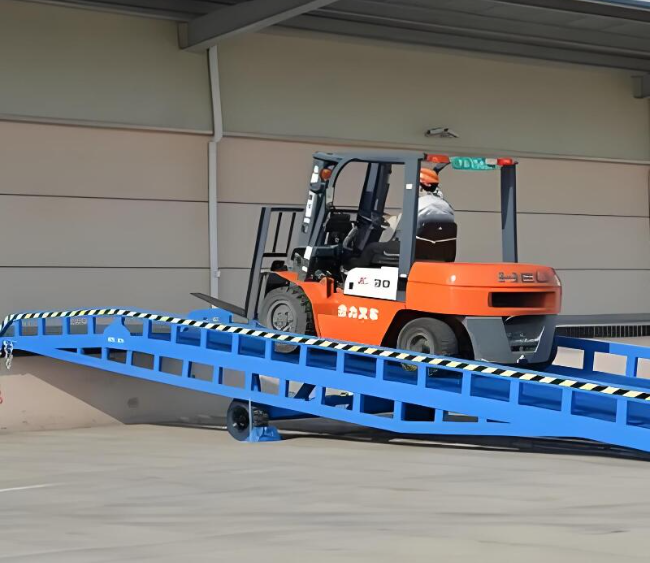阜康移动式卸货平台（叉车用）